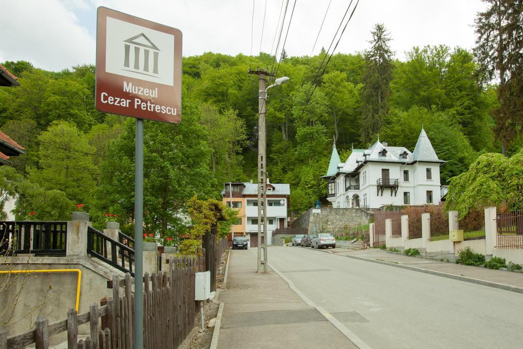 Hotel Il Piccolo Castello Buşteni Exterior foto