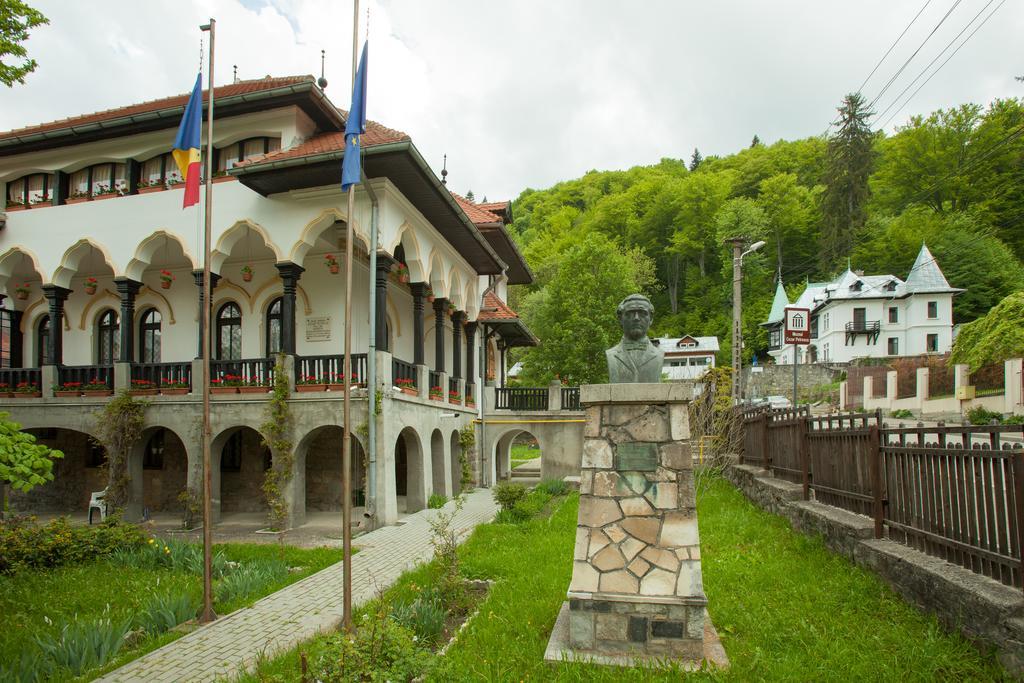 Hotel Il Piccolo Castello Buşteni Exterior foto